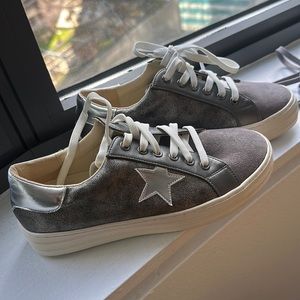 Boutique by Corky’s gray star sneakers-size 7